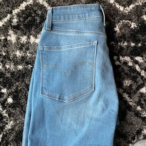 Levi’s High Rise Skinny Light Wash Jeans